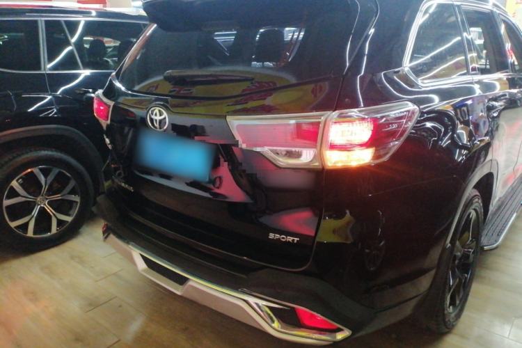 Used Toyota Highlander 2015 2.0T Two-Wheel Drive Luxury Edition 7 Seats Rear