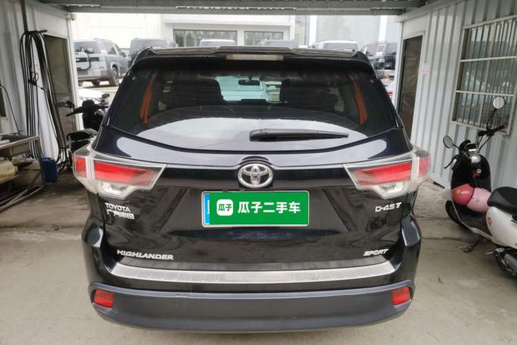 Used Toyota Highlander 2015 2.0T Two-Wheel Drive Luxury Edition 7 Seats Rear