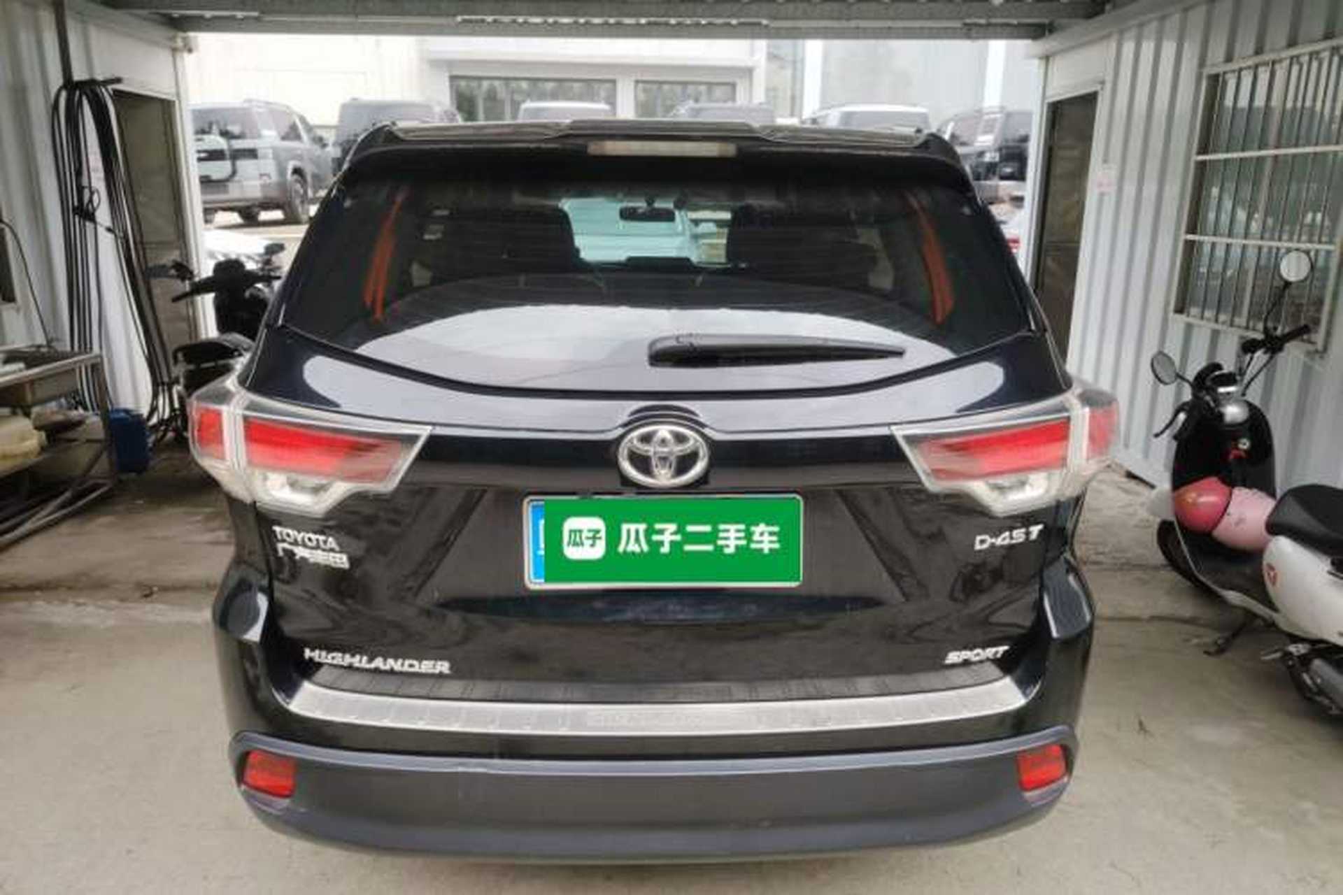 Used Toyota Highlander 2015 2.0T Two-Wheel Drive Luxury Edition 7 Seats Rear