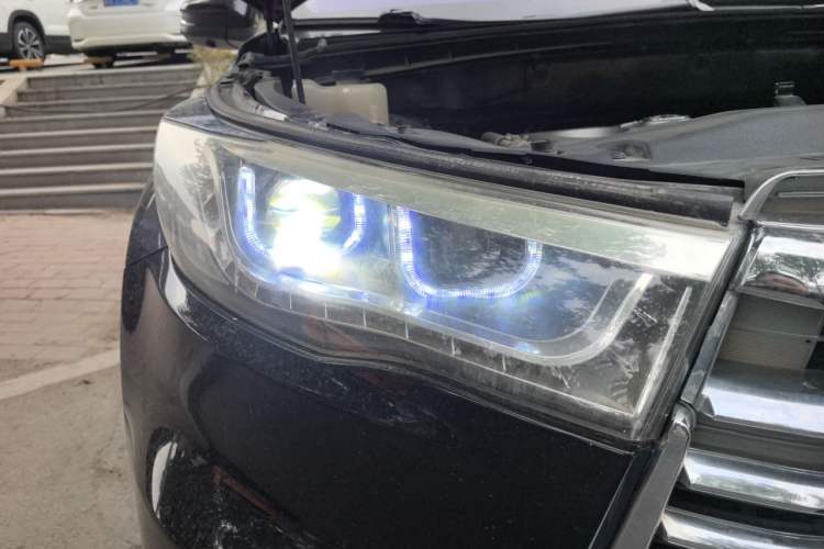 Used Toyota Highlander 2015 2.0T Four-Wheel Drive Luxury Edition 7-Seater Right Front Headlight