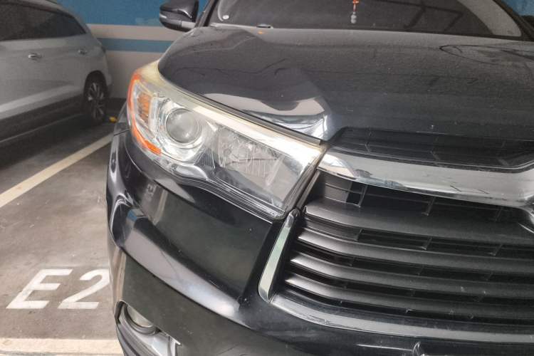 Used Toyota Highlander 2015 2.0T Two-Wheel Drive Luxury Edition 7 Seats Right Front Headlight
