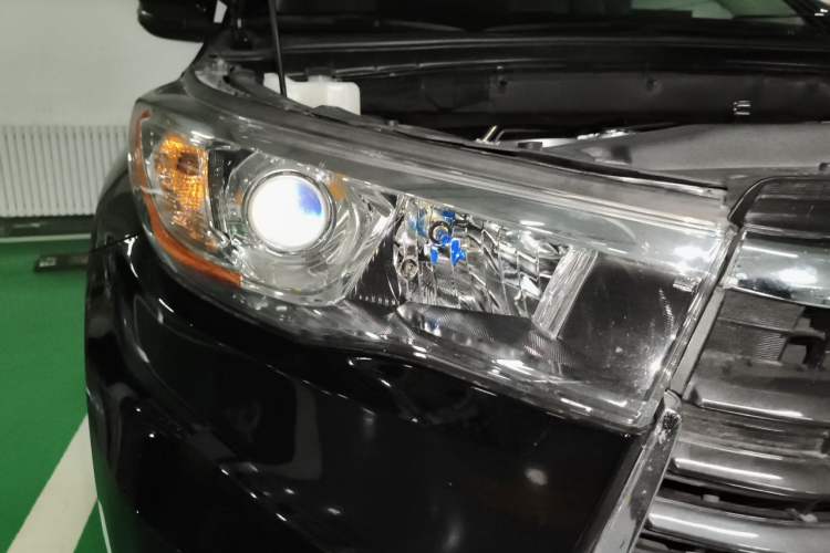 Used Toyota Highlander 2015 2.0T Four-Wheel Drive Luxury Edition 7-Seater Right Front Headlight