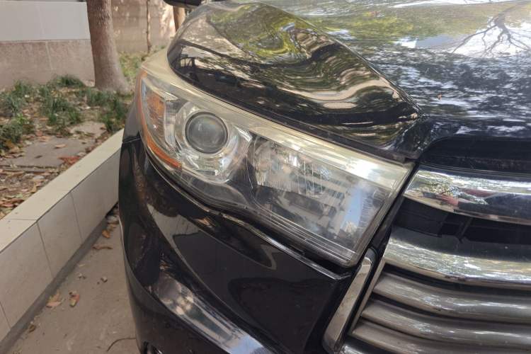 Used Toyota Highlander 2015 2.0T Two-Wheel Drive Luxury Edition 7 Seats Right Front Headlight