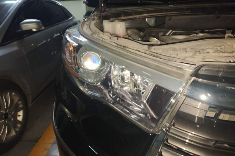 Used Toyota Highlander 2015 2.0T Four-Wheel Drive Luxury Edition 7-Seater Right Front Headlight