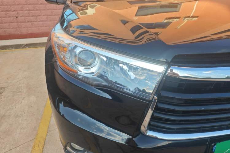 Used Toyota Highlander 2015 2.0T Four-Wheel Drive Elite Edition 7-Seater Right Front Headlight