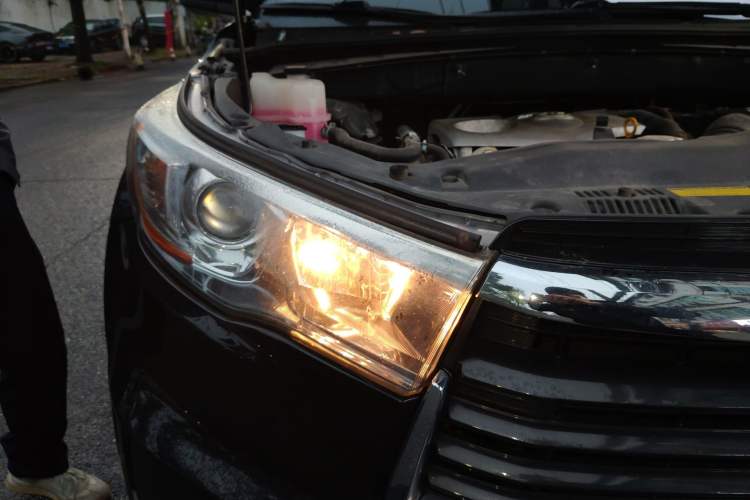 Used Toyota Highlander 2015 2.0T Two-Wheel Drive Elite Edition 5 Seats Right Front Headlight