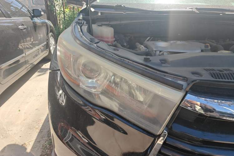 Used Toyota Highlander 2015 2.0T Two-Wheel Drive Elite Edition 7 Seats Right Front Headlight