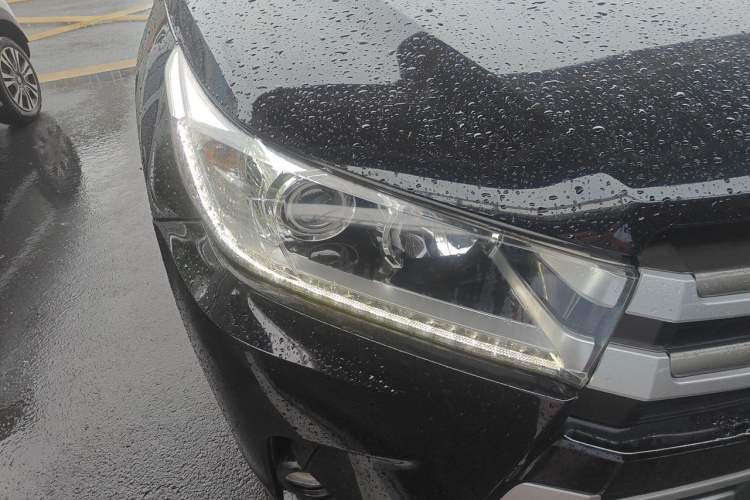 Used Toyota Highlander 2015 2.0T Two-Wheel Drive Elite Edition 7 Seats Right Front Headlight