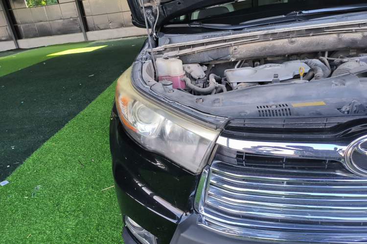 Used Toyota Highlander 2015 2.0T Two-Wheel Drive Elite Edition 7 Seats Right Front Headlight