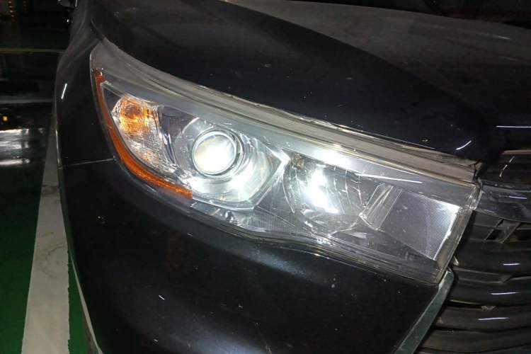 Used Toyota Highlander 2015 2.0T Four-Wheel Drive Luxury Edition 7-Seater Right Front Headlight