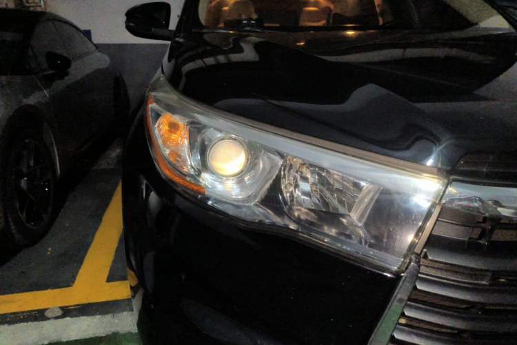 Used Toyota Highlander 2015 3.5L 4x4 Luxury Edition 7-seater Right Front Headlight