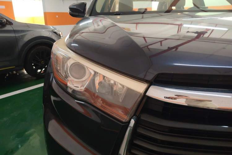 Used Toyota Highlander 2015 2.0T Two-Wheel Drive Luxury Edition 7 Seats Right Front Headlight