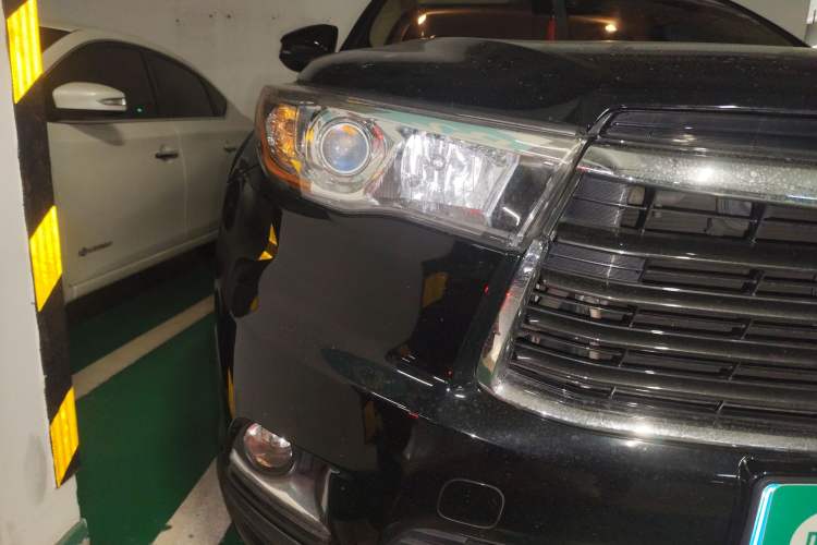 Used Toyota Highlander 2015 2.0T Four-Wheel Drive Elite Edition 7-Seater Right Front Headlight