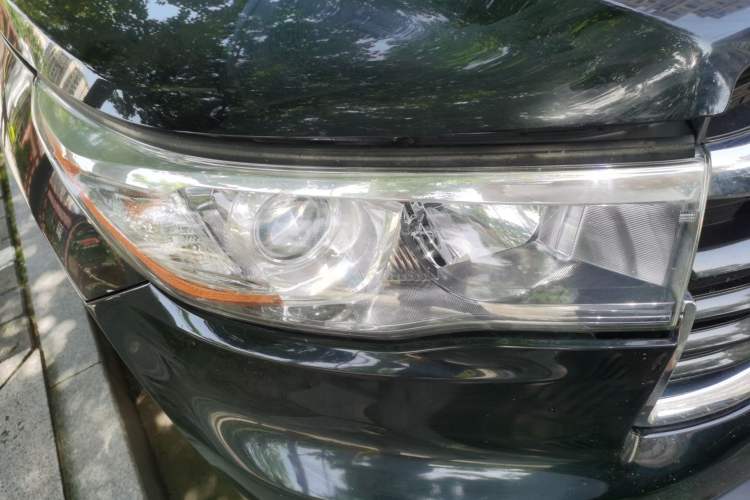 Used Toyota Highlander 2015 2.0T Two-Wheel Drive Luxury Edition 7 Seats Right Front Headlight