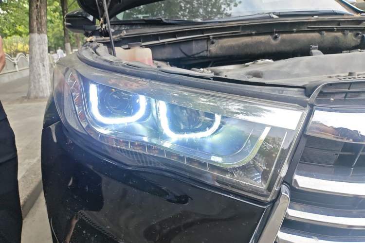Used Toyota Highlander 2015 2.0T Four-Wheel Drive Luxury Edition 7-Seater Right Front Headlight