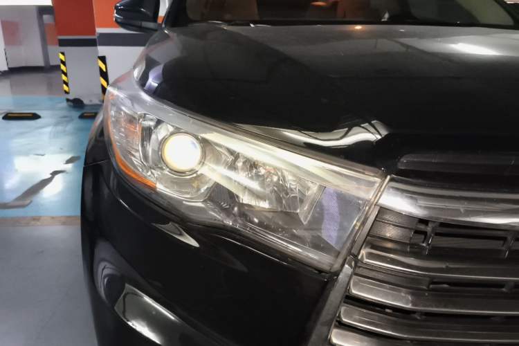 Used Toyota Highlander 2015 2.0T Two-Wheel Drive Elite Edition 5 Seats Right Front Headlight