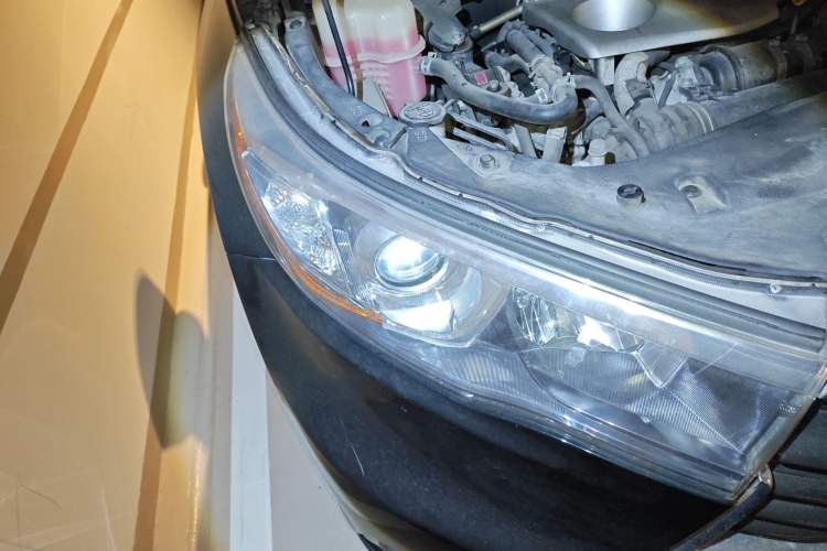 Used Toyota Highlander 2015 2.0T Two-Wheel Drive Elite Edition 7 Seats Right Front Headlight