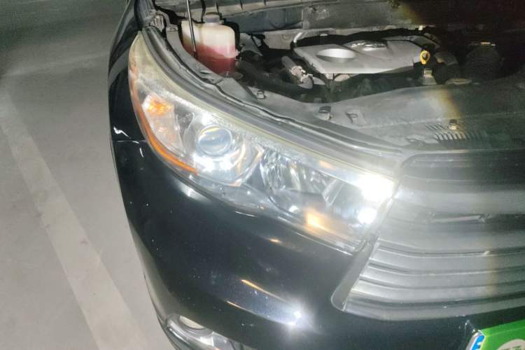 Used Toyota Highlander 2015 2.0T Two-Wheel Drive Luxury Edition 7 Seats Right Front Headlight