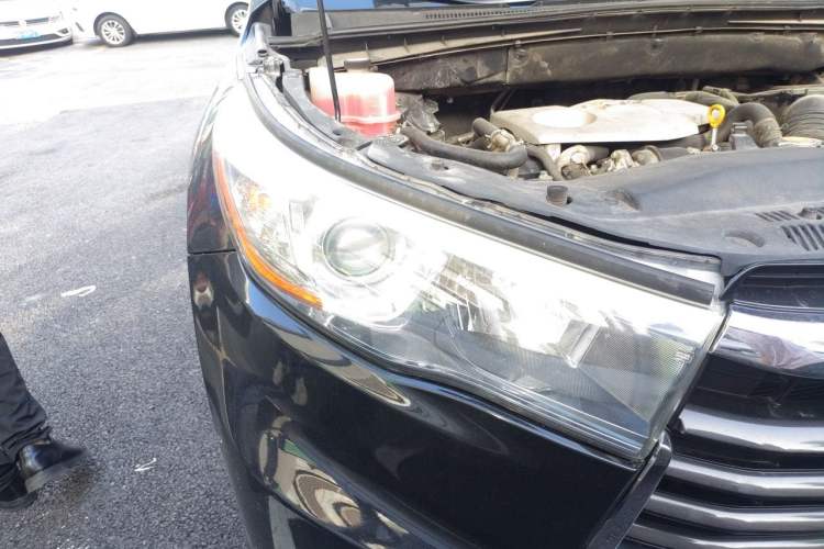 Used Toyota Highlander 2015 2.0T Two-Wheel Drive Luxury Edition 7 Seats Right Front Headlight