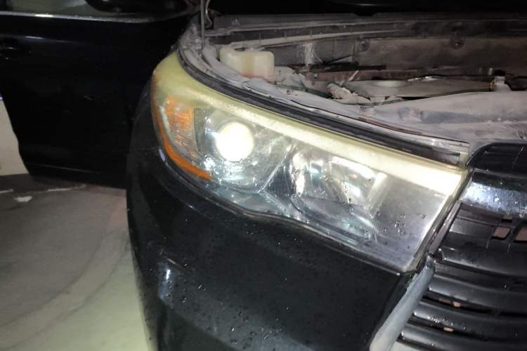 Used Toyota Highlander 2015 2.0T Four-Wheel Drive Luxury Navigation Version with 7 Seats Right Front Headlight