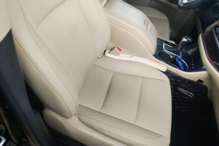 Used Toyota Highlander 2015 2.0T Four-Wheel Drive Luxury Edition 7-Seater Right Front Seat