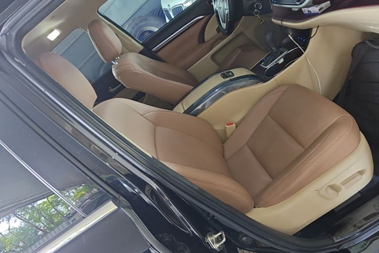 Used Toyota Highlander 2015 3.5L 4x4 Elite Edition 7-Seater Right Front Seat