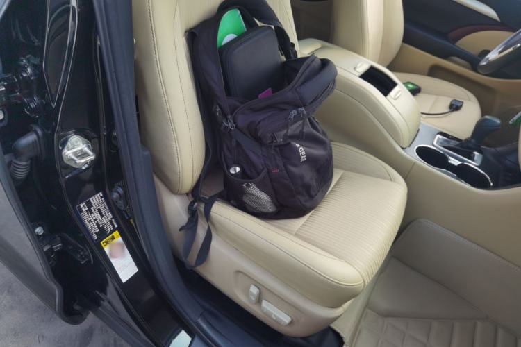 Used Toyota Highlander 2015 2.0T Two-Wheel Drive Elite Edition 5 Seats Right Front Seat