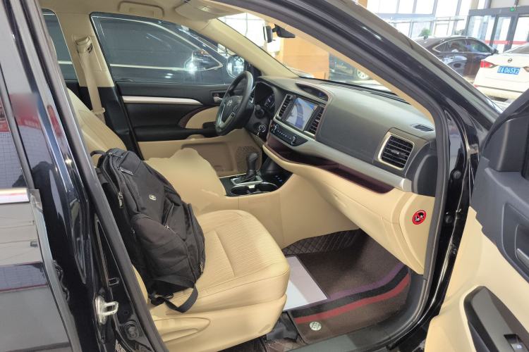 Used Toyota Highlander 2015 2.0T Four-Wheel Drive Elite Edition 7-Seater Right Front Seat