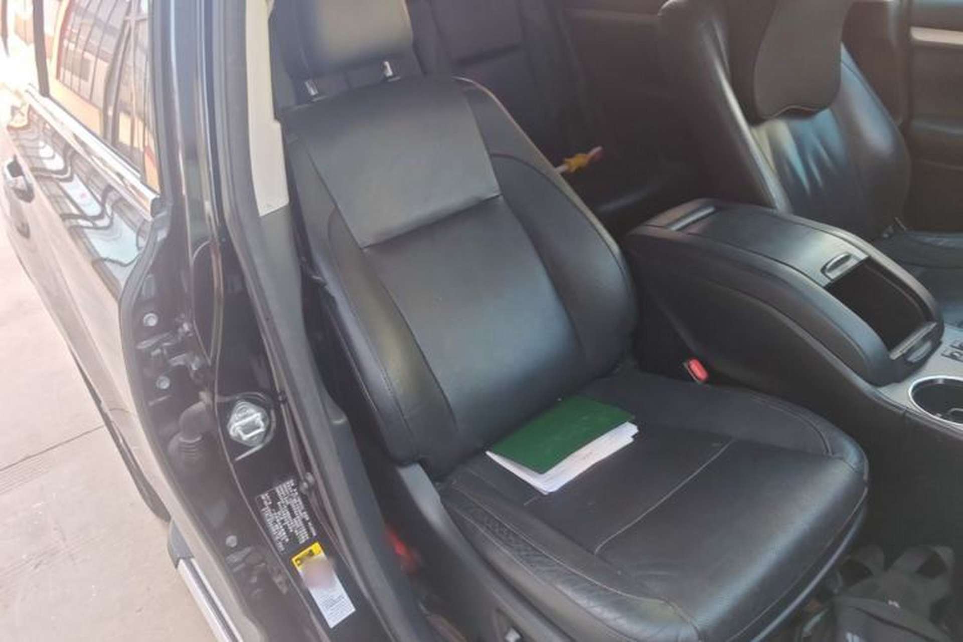 Used Toyota Highlander 2015 2.0T Two-Wheel Drive Luxury Edition 7 Seats Right Front Seat