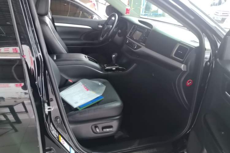 Used Toyota Highlander 2015 2.0T Four-Wheel Drive Luxury Edition 7-Seater Right Front Seat
