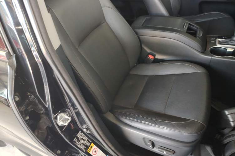 Used Toyota Highlander 2015 2.0T Four-Wheel Drive Luxury Edition 7-Seater Right Front Seat
