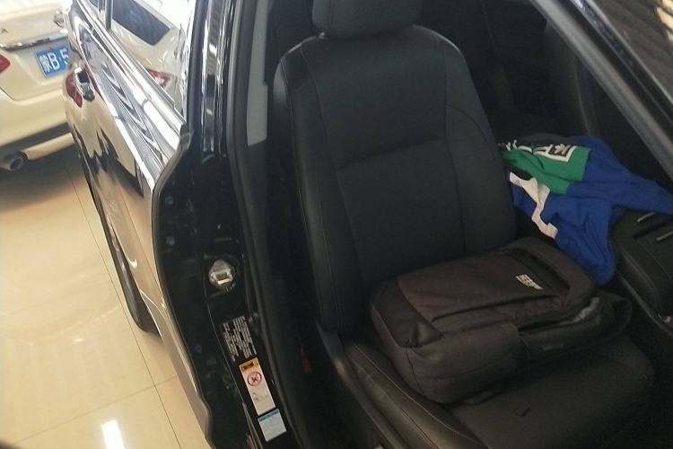 Used Toyota Highlander 2015 2.0T Four-Wheel Drive Luxury Edition 7-Seater Right Front Seat