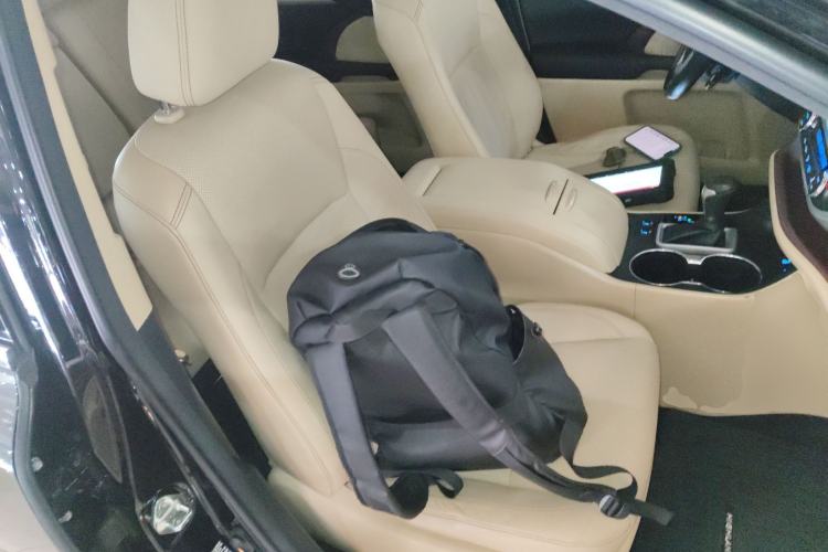 Used Toyota Highlander 2015 2.0T Four-Wheel Drive Luxury Edition 7-Seater Right Front Seat