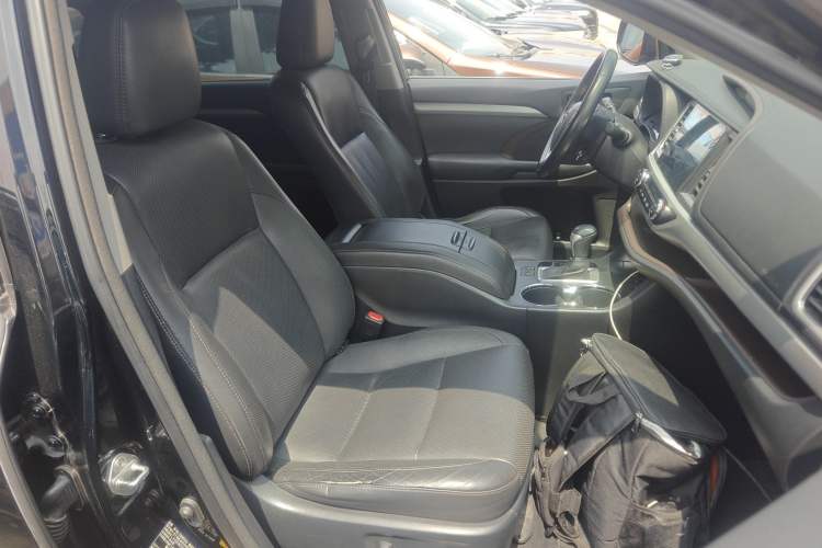 Used Toyota Highlander 2015 2.0T Four-Wheel Drive Luxury Edition 7-Seater Right Front Seat