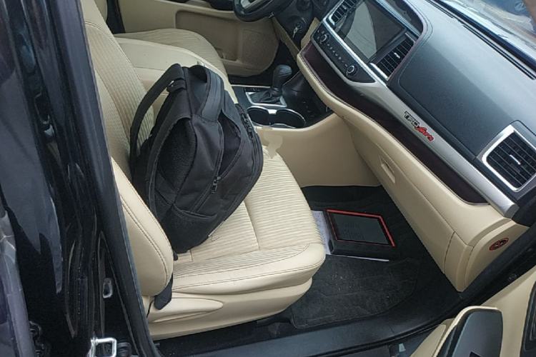 Used Toyota Highlander 2015 2.0T Four-Wheel Drive Elite Edition 7-Seater Right Front Seat