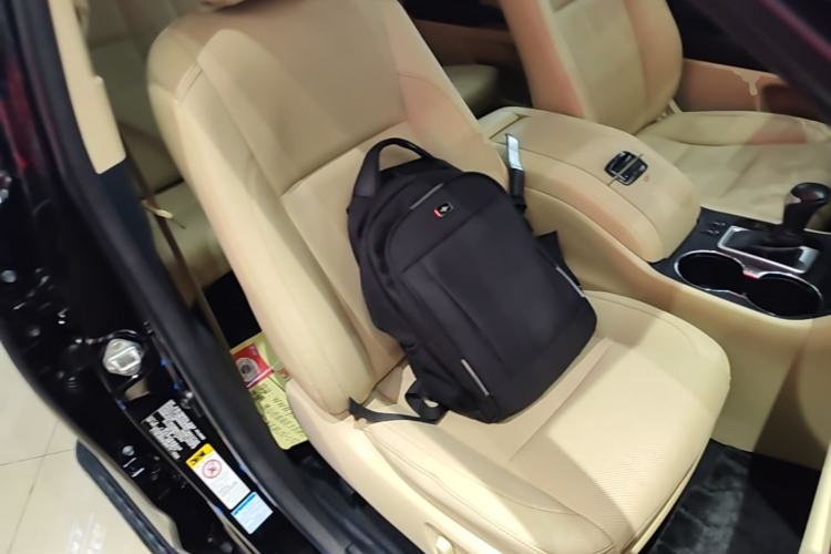 Used Toyota Highlander 2015 2.0T Four-Wheel Drive Luxury Edition 7-Seater Right Front Seat
