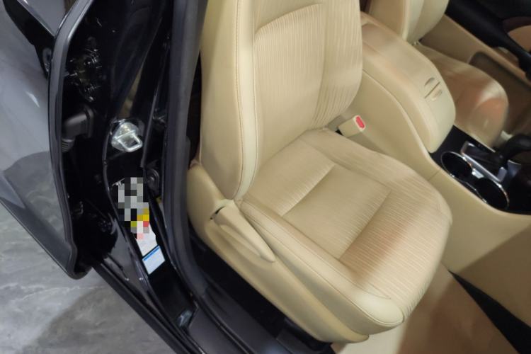 Used Toyota Highlander 2015 2.0T Four-Wheel Drive Elite Edition 7-Seater Right Front Seat
