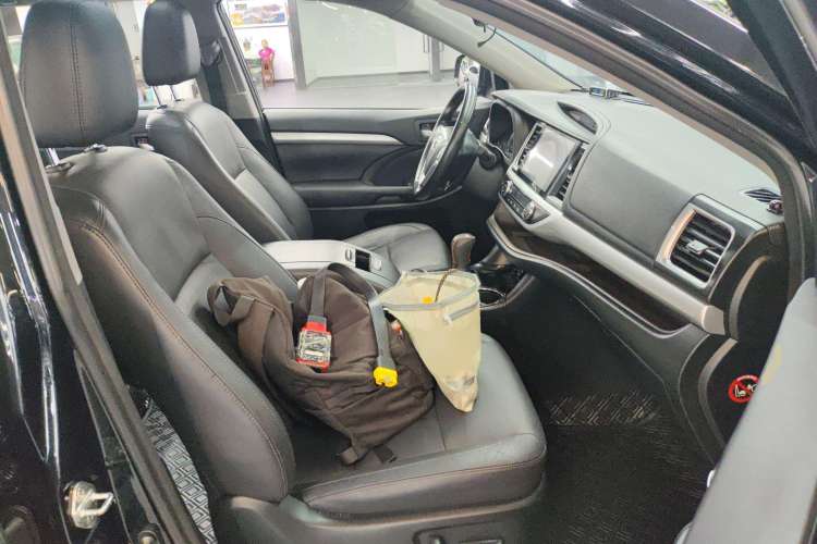 Used Toyota Highlander 2015 2.0T Four-Wheel Drive Luxury Edition 7-Seater Right Front Seat