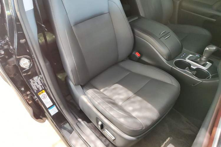 Used Toyota Highlander 2015 2.0T Four-Wheel Drive Ultimate Edition 7-Seater Right Front Seat
