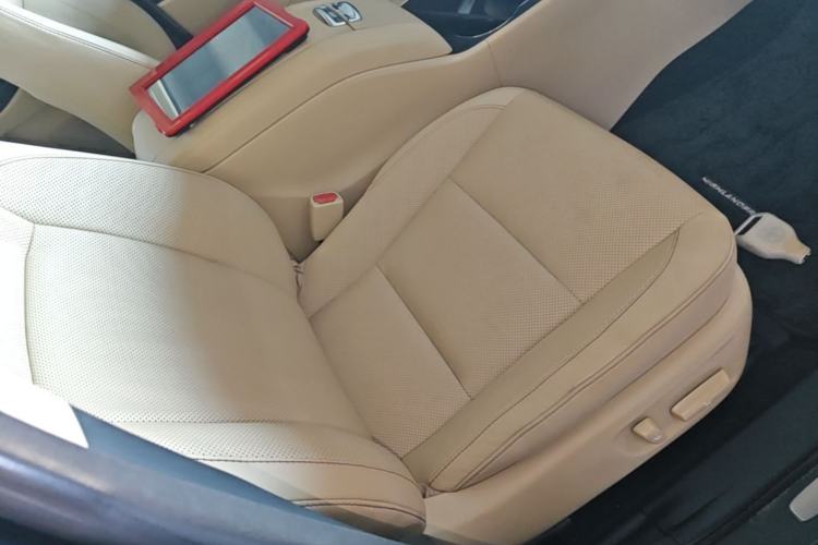 Used Toyota Highlander 2015 2.0T Four-Wheel Drive Luxury Edition 7-Seater Right Front Seat