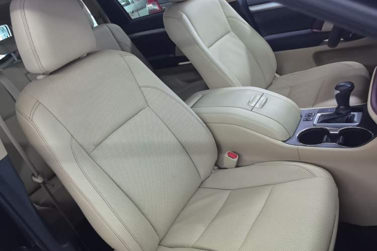 Used Toyota Highlander 2015 2.0T Four-Wheel Drive Luxury Edition 7-Seater Right Front Seat