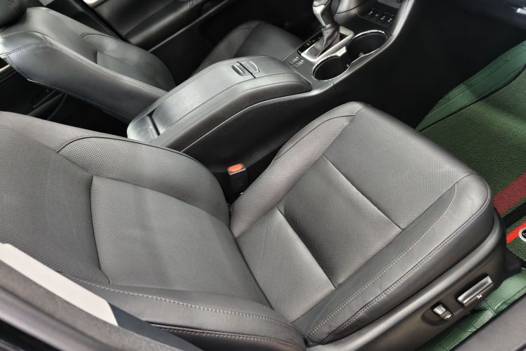 Used Toyota Highlander 2015 2.0T Four-Wheel Drive Luxury Edition 7-Seater Right Front Seat