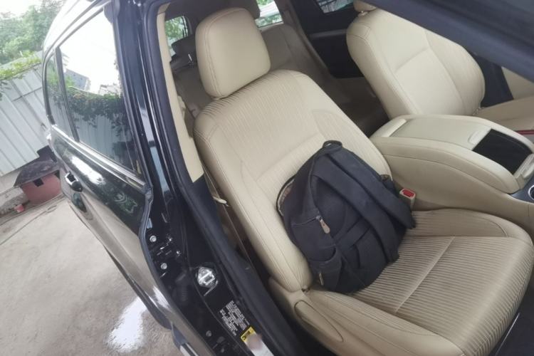 Used Toyota Highlander 2015 2.0T Two-Wheel Drive Elite Edition 5 Seats Right Front Seat