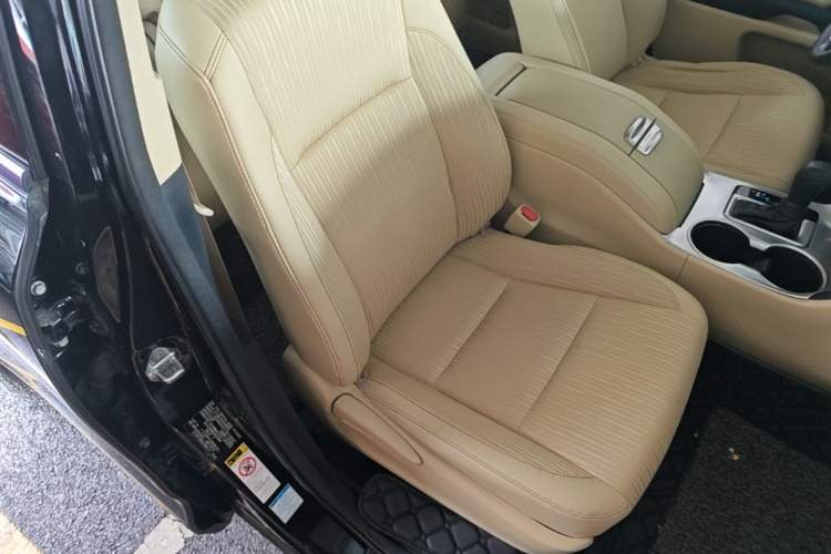 Used Toyota Highlander 2015 2.0T Four-Wheel Drive Elite Edition 7-Seater Right Front Seat
