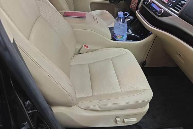 Used Toyota Highlander 2015 2.0T Four-Wheel Drive Luxury Edition 7-Seater Right Front Seat