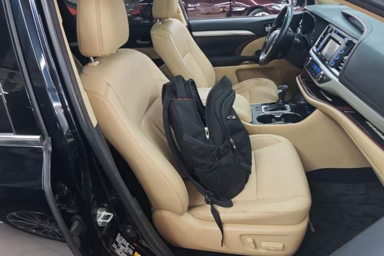 Used Toyota Highlander 2015 2.0T Four-Wheel Drive Luxury Edition 7-Seater Right Front Seat