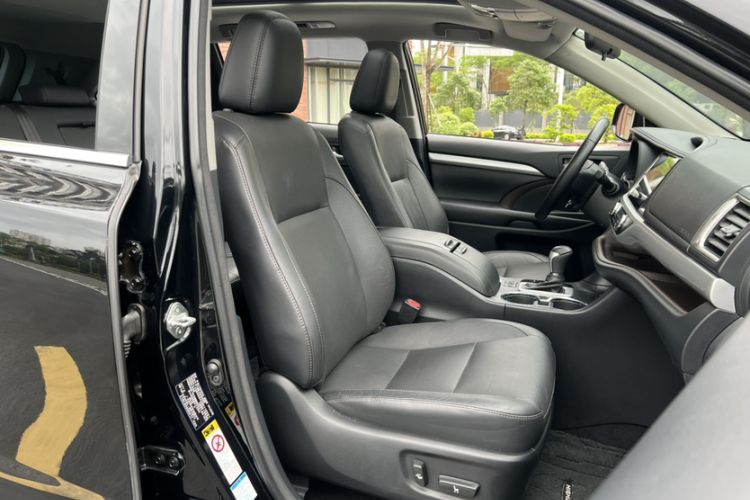 Used Toyota Highlander 2015 2.0T Four-Wheel Drive Luxury Edition 7-Seater Right Front Seat