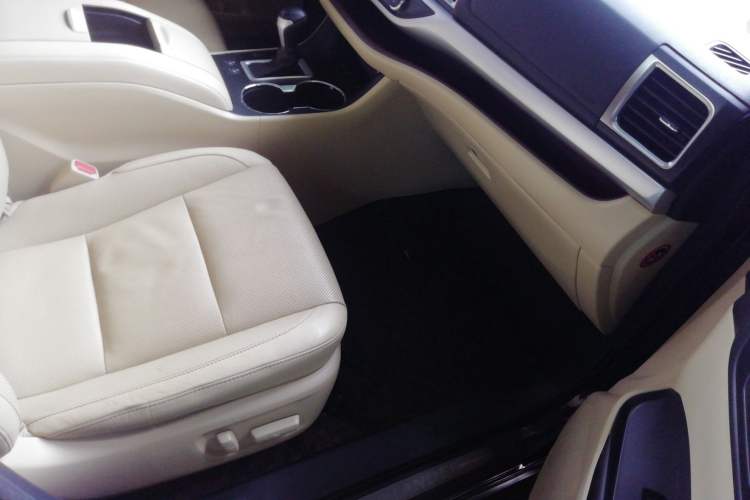 Used Toyota Highlander 2015 2.0T Four-Wheel Drive Luxury Edition 7-Seater Right Front Seat