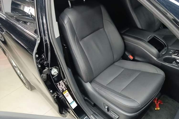Used Toyota Highlander 2015 2.0T Four-Wheel Drive Luxury Edition 7-Seater Right Front Seat
