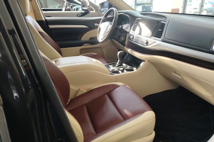 Used Toyota Highlander 2015 2.0T Four-Wheel Drive Elite Edition 7-Seater Right Front Seat